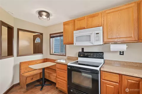 Kitchen - 1217 Orting Kapowsin Hwy E, Orting, WA 98360 photo 3 of 3