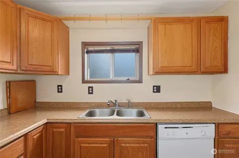 Kitchen - 1217 Orting Kapowsin Hwy E, Orting, WA 98360 photo 2 of 3