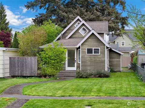 713 4th St SW, Puyallup, WA 98371