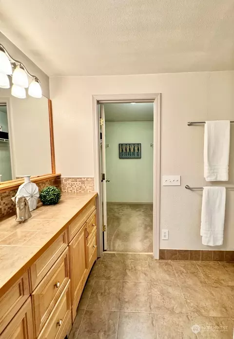 Bath - 18930 Bothell Everett Hwy #N104, Bothell, WA 98012 photo 3 of 4