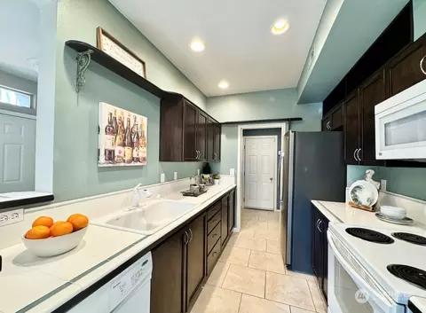 Kitchen - 18930 Bothell Everett Hwy #N104, Bothell, WA 98012 photo 1 of 2