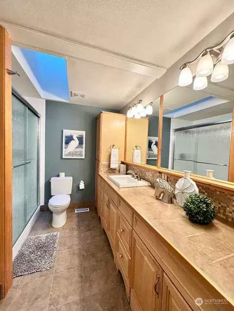Bath - 18930 Bothell Everett Hwy #N104, Bothell, WA 98012 photo 2 of 4