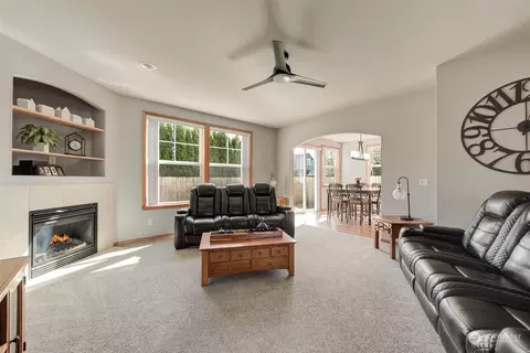 Living - 2016 Neilsen Ave, Enumclaw, WA 98022 photo 1 of 4