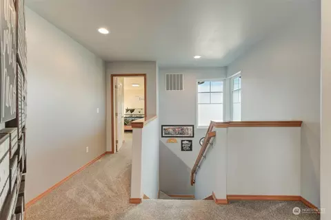 Entry Way - 2016 Neilsen Ave, Enumclaw, WA 98022 photo 4 of 4