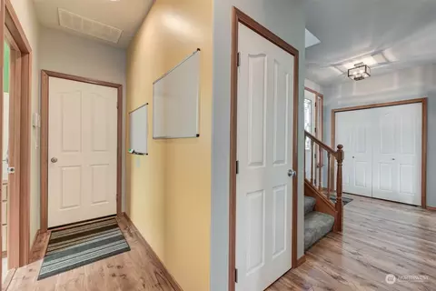 Entry Way - 2016 Neilsen Ave, Enumclaw, WA 98022 photo 2 of 4