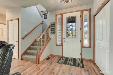 Entry Way - 2016 Neilsen Ave, Enumclaw, WA 98022 photo 1 of 4
