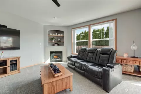 Living - 2016 Neilsen Ave, Enumclaw, WA 98022 photo 4 of 4