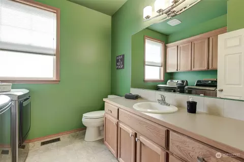 Bath - 2016 Neilsen Ave, Enumclaw, WA 98022 photo 1 of 5
