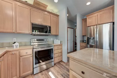 Kitchen - 2016 Neilsen Ave, Enumclaw, WA 98022 photo 6 of 7