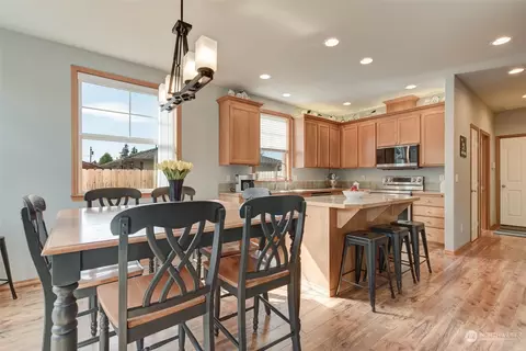 Kitchen - 2016 Neilsen Ave, Enumclaw, WA 98022 photo 1 of 7