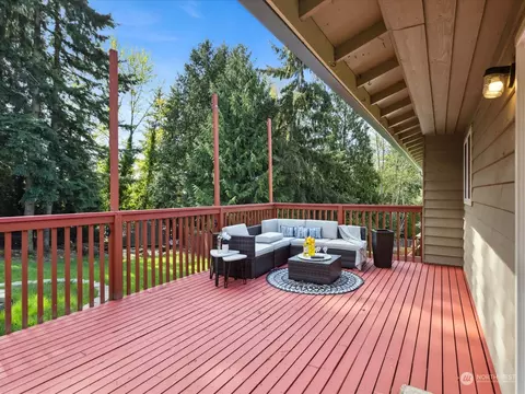 Exterior - 504 75th Pl SW, Everett, WA 98203 photo 9 of 12