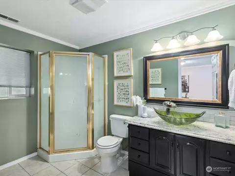 Bath - 504 75th Pl SW, Everett, WA 98203 photo 5 of 5