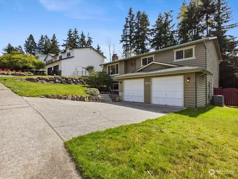 Exterior - 504 75th Pl SW, Everett, WA 98203 photo 4 of 12