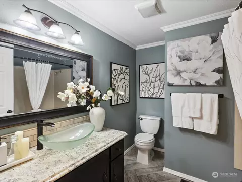 Bath - 504 75th Pl SW, Everett, WA 98203 photo 1 of 5