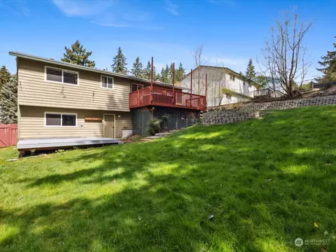 Exterior - 504 75th Pl SW, Everett, WA 98203 photo 5 of 12