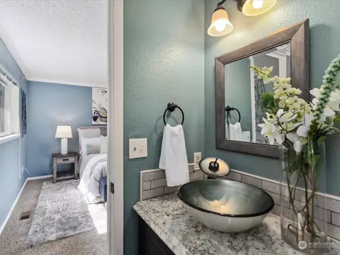Bath - 504 75th Pl SW, Everett, WA 98203 photo 3 of 5