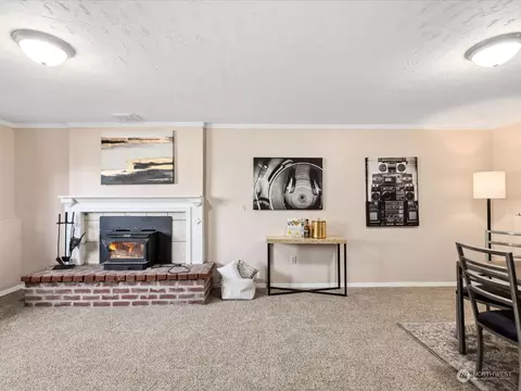 Living - 504 75th Pl SW, Everett, WA 98203 photo 3 of 5