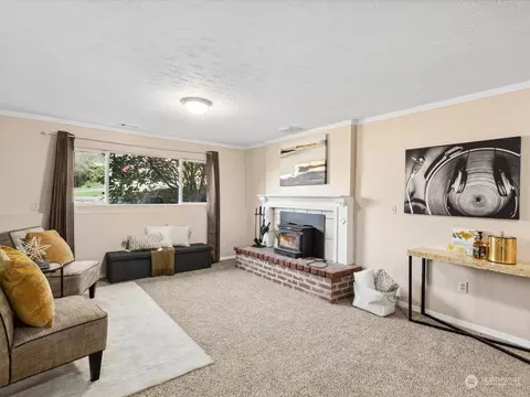 Living - 504 75th Pl SW, Everett, WA 98203 photo 4 of 5