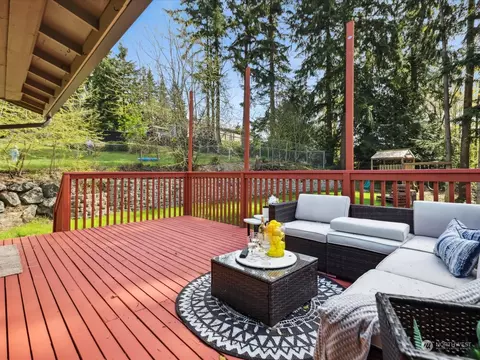 Exterior - 504 75th Pl SW, Everett, WA 98203 photo 11 of 12