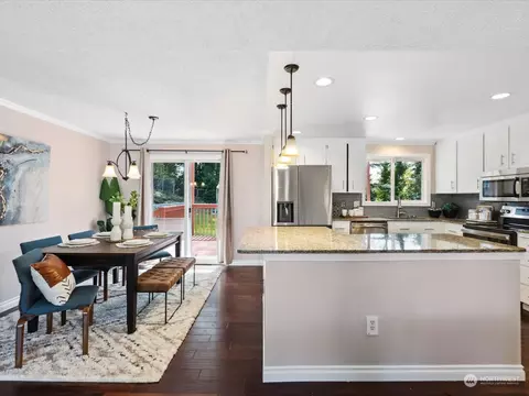 Kitchen - 504 75th Pl SW, Everett, WA 98203 photo 4 of 6