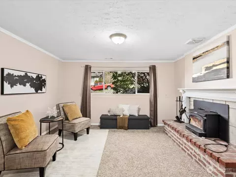 Living - 504 75th Pl SW, Everett, WA 98203 photo 5 of 5