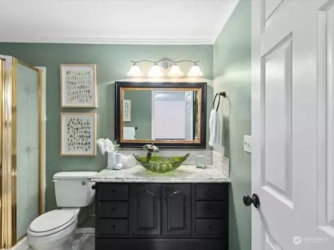 Bath - 504 75th Pl SW, Everett, WA 98203 photo 4 of 5