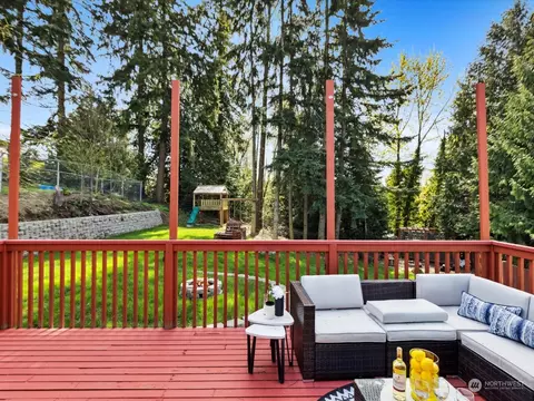 Exterior - 504 75th Pl SW, Everett, WA 98203 photo 10 of 12
