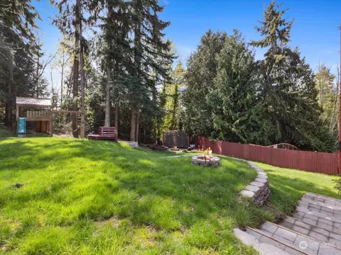 Exterior - 504 75th Pl SW, Everett, WA 98203 photo 8 of 12
