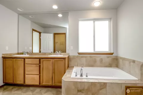 Bath - 23018 42nd Dr SE, Bothell, WA 98021 photo 1 of 4