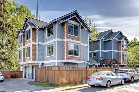2209 E James St, Seattle, WA 98122