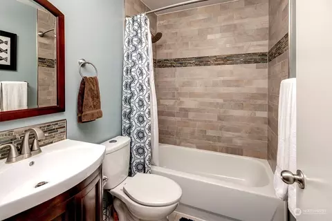 2209 E James St, Seattle, WA 98122 photo 17