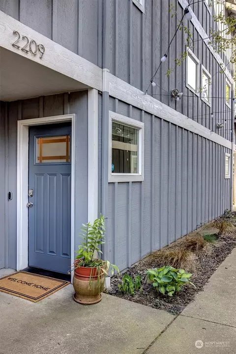 2209 E James St, Seattle, WA 98122 photo 3