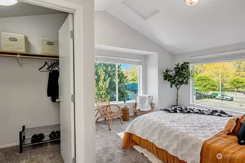 2209 E James St, Seattle, WA 98122 photo 13