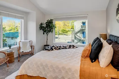 2209 E James St, Seattle, WA 98122 photo 14