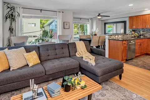 2209 E James St, Seattle, WA 98122 photo 8