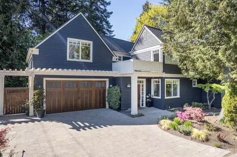 9210 SE 33rd Pl, Mercer Island, WA 98040