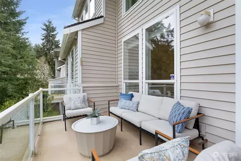Exterior - 9821 NE Riverbend Dr, Bothell, WA 98011 photo 2 of 10