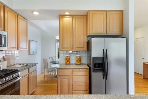 Kitchen - 9821 NE Riverbend Dr, Bothell, WA 98011 photo 4 of 5