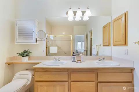 Bath - 9821 NE Riverbend Dr, Bothell, WA 98011 photo 1 of 2
