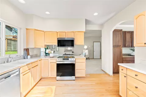 Kitchen - 218 170th Pl SE, Bothell, WA 98012 photo 1 of 3