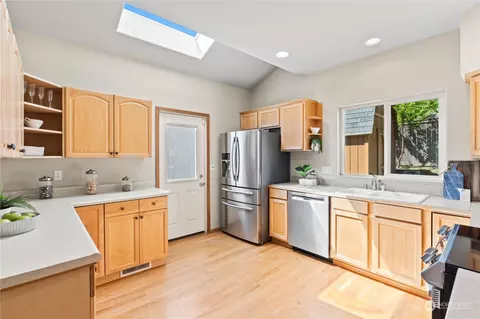 Kitchen - 218 170th Pl SE, Bothell, WA 98012 photo 2 of 3