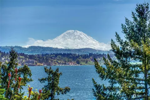 8185 NE Juanita Dr, Kirkland, WA 98034
