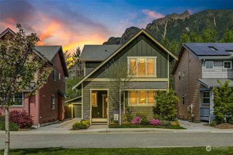 876 NE 2nd St, North Bend, WA 98045
