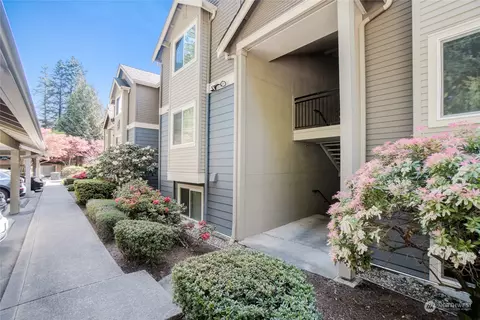 19404 Bothell Way NE #D-204, Bothell, WA 98011