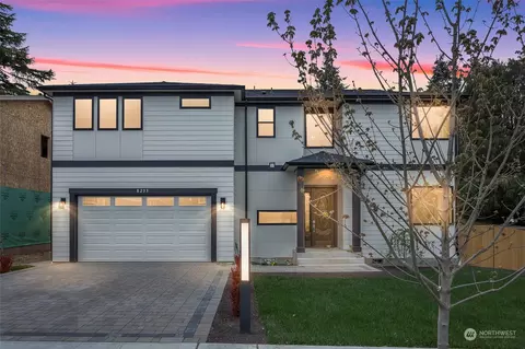 8233 NE 124th St, Kirkland, WA 98034