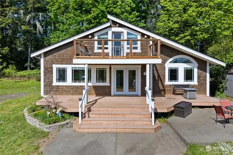 81 E Pirates Pl, Grapeview, WA 98546