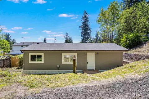 18680 1st Ave NE, Suquamish, WA 98392