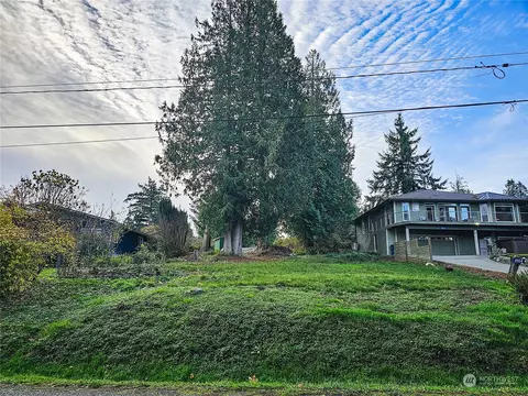 4904 Roney Rd, Bow, WA 98232