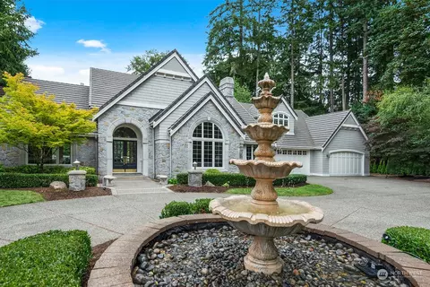 822 Windsor Dr SE, Sammamish, WA 98074
