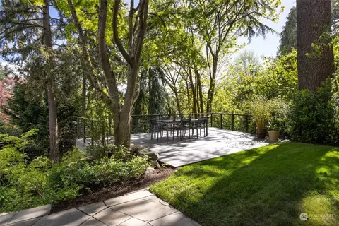 Exterior - 300 36th Ave E, Seattle, WA 98112 photo 5 of 8